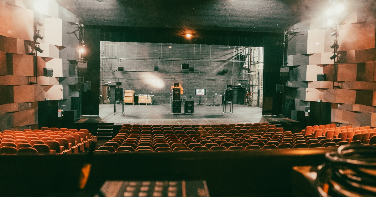 Carré des Jalles, vue de la grande salle depuis la salle de projection.