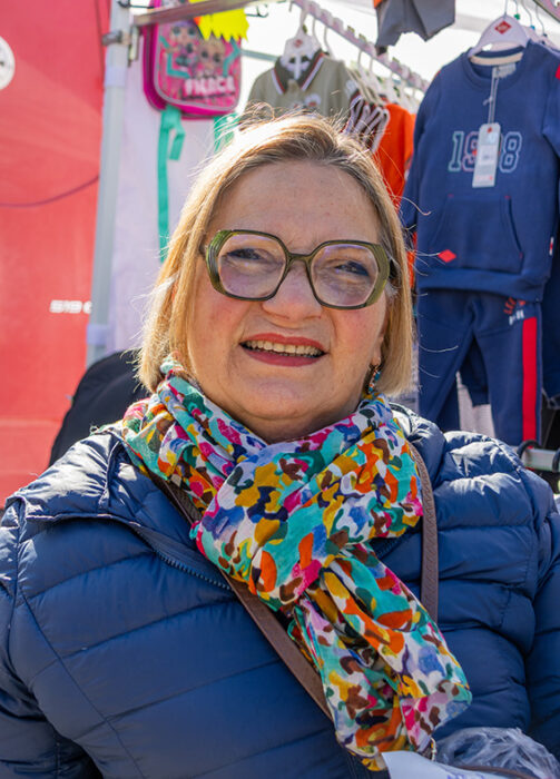 Bernadette, cliente régulière sur le marché de Saint-Médard-en-Jalles